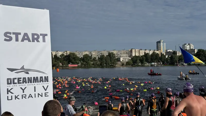 Старт OCEANMAN на воді, банер і прапор